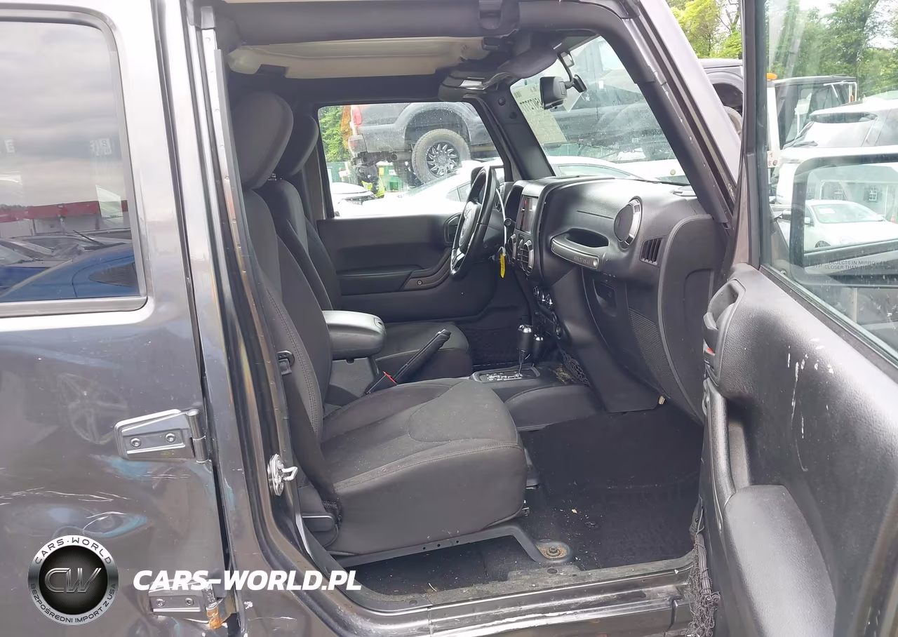 2016 Jeep Wrangler Unlimited Sport VIN:1C4BJWDG6GL279639 - 5