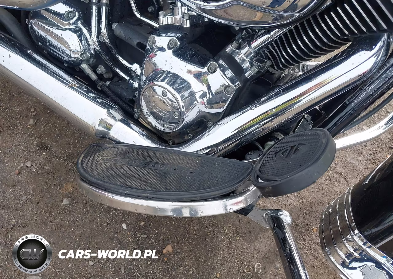 2013 Harley-Davidson Flstc Heritage Softail Classic VIN:1HD1BWV16DB039915 - 14