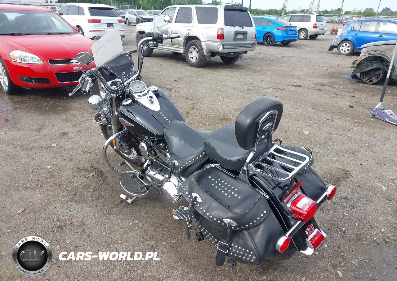 2013 Harley-Davidson Flstc Heritage Softail Classic VIN:1HD1BWV16DB039915 - 3