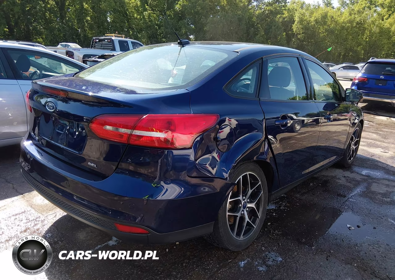 2017 Ford Focus Sel VIN:1FADP3H21HL214502 - 4
