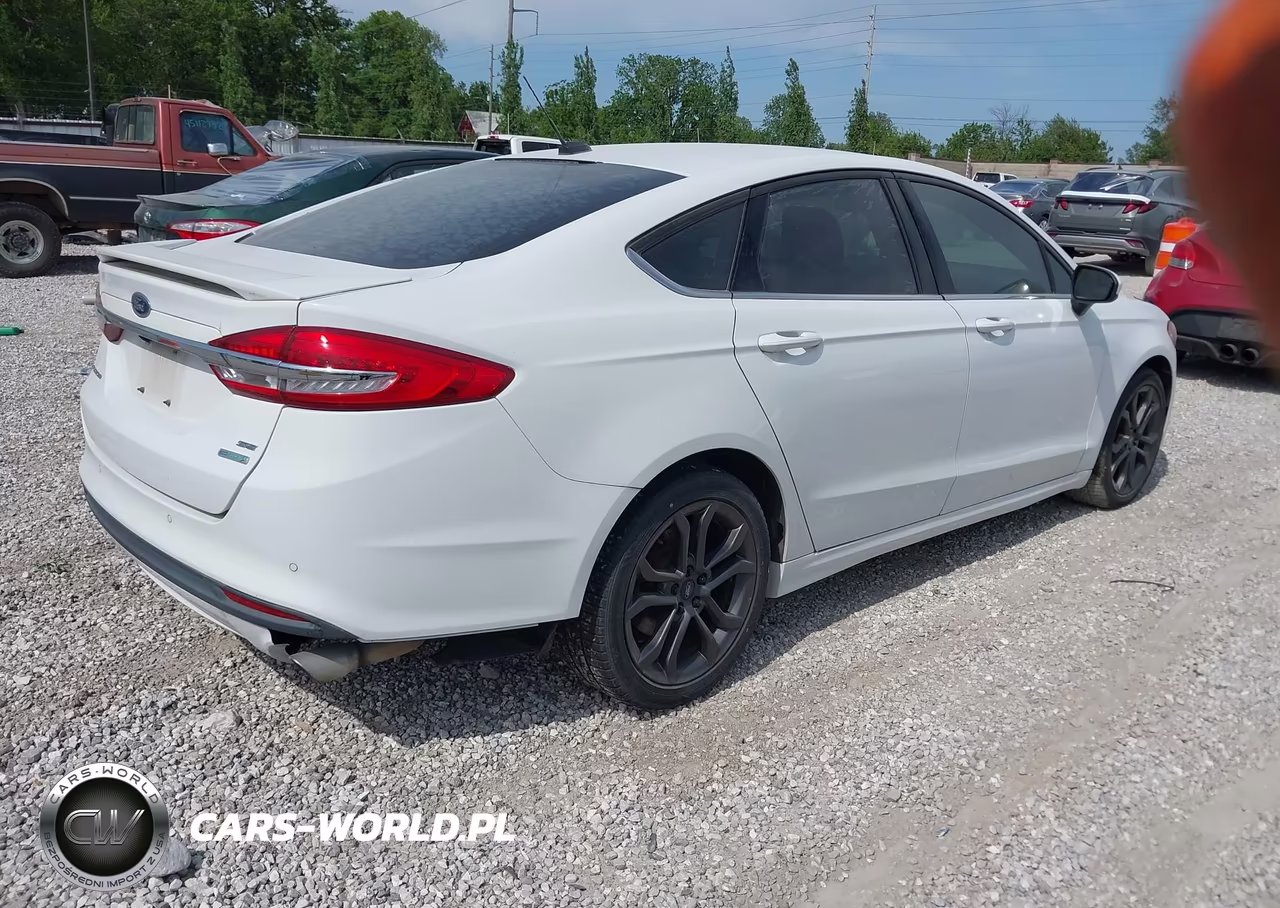 2018 Ford Fusion Se VIN:3FA6P0HD3JR240941 - 4
