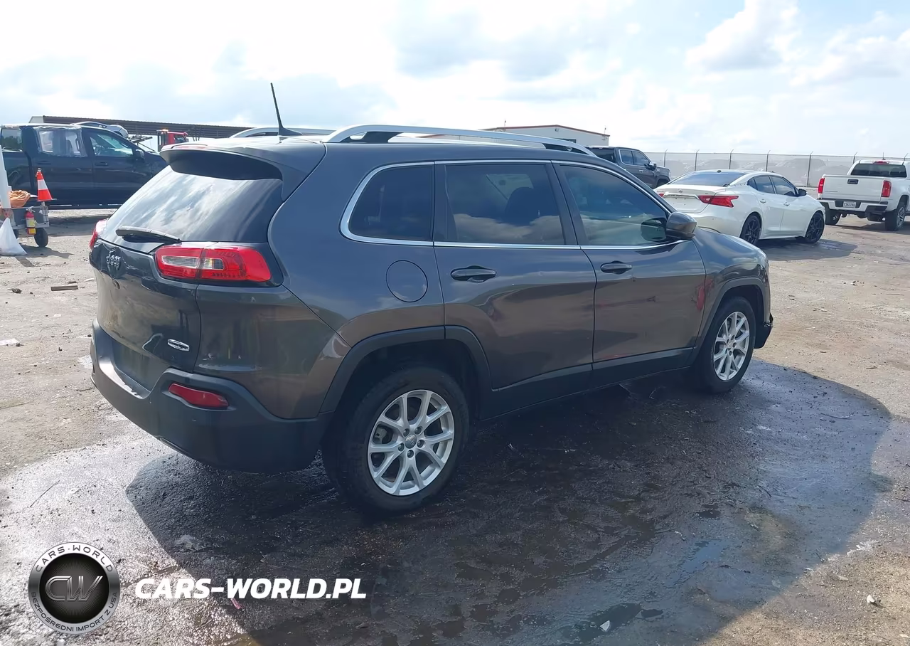 2017 Jeep Cherokee Latitude Fwd VIN:1C4PJLCB4HW650310 - 4