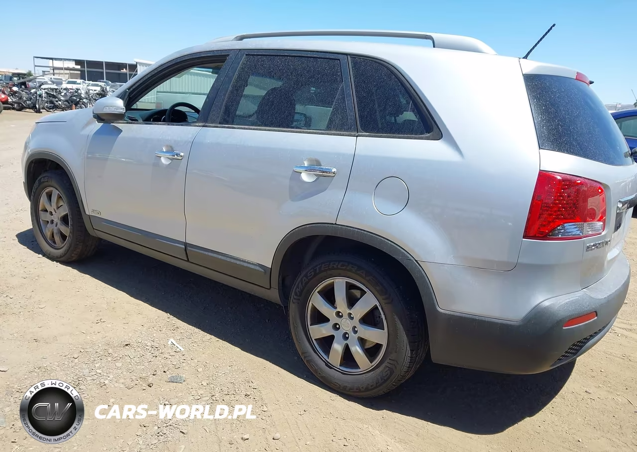 2011 Kia Sorento Lx V6 VIN:5XYKTDA23BG107824 - 3