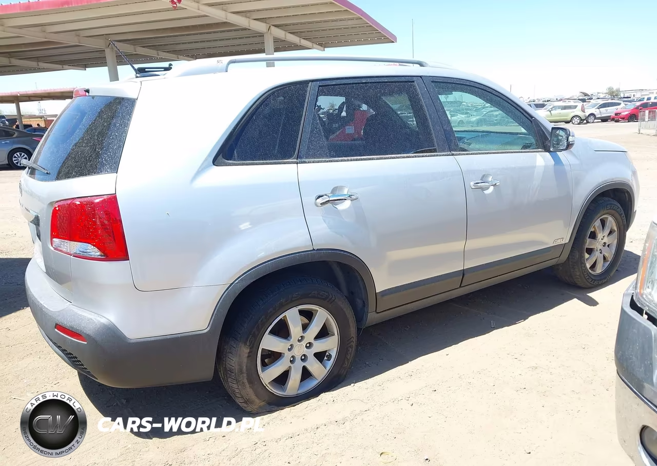 2011 Kia Sorento Lx V6 VIN:5XYKTDA23BG107824 - 4