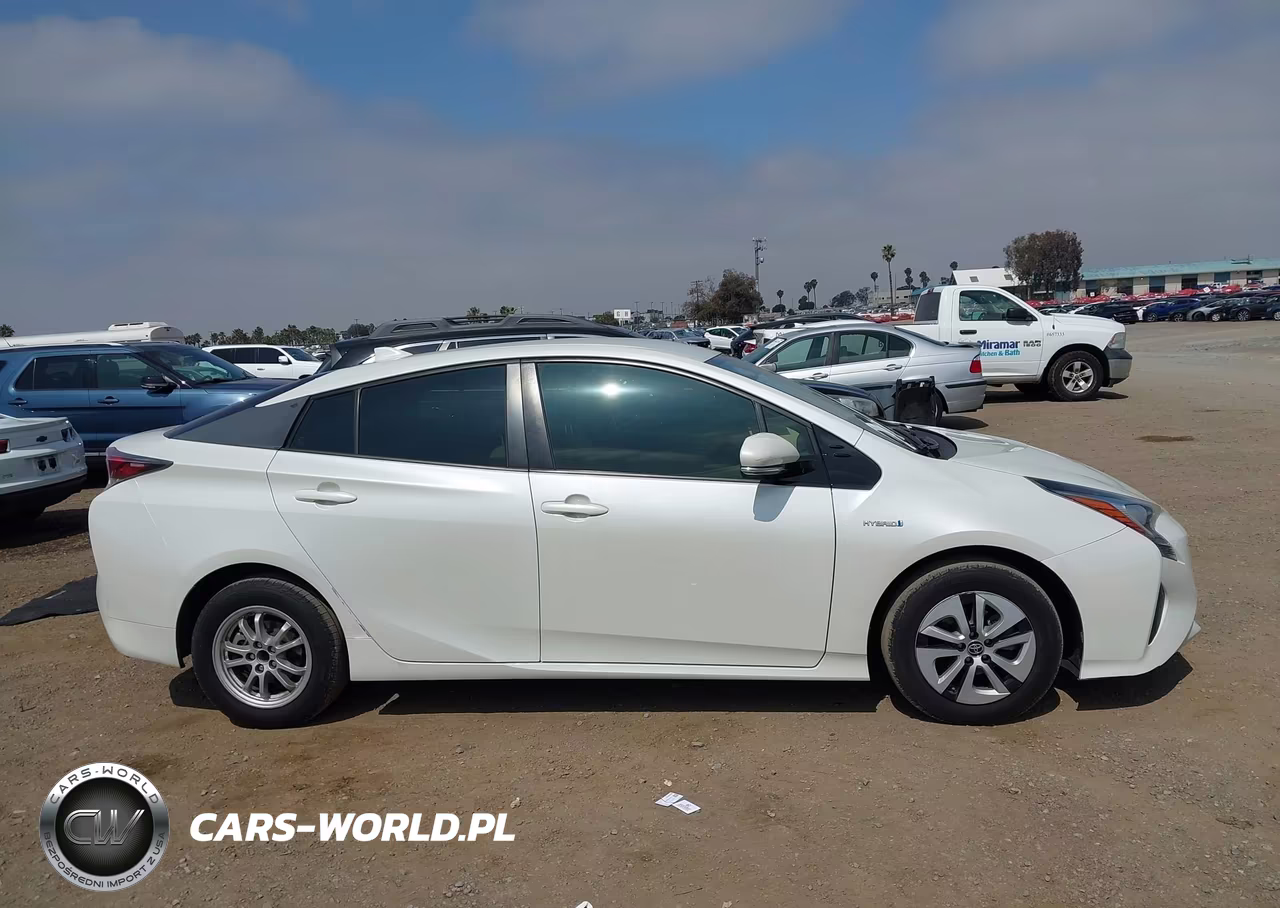 2016 Toyota Prius Three VIN:JTDKARFU1G3504053 - 13