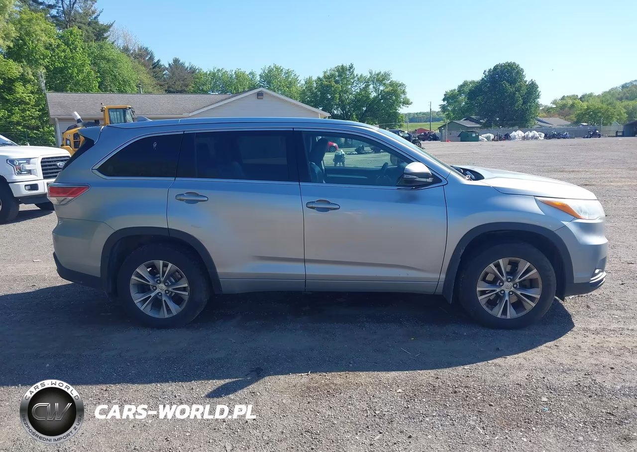 2015 Toyota Highlander Xle V6 VIN:5TDJKRFH3FS131753 - 13