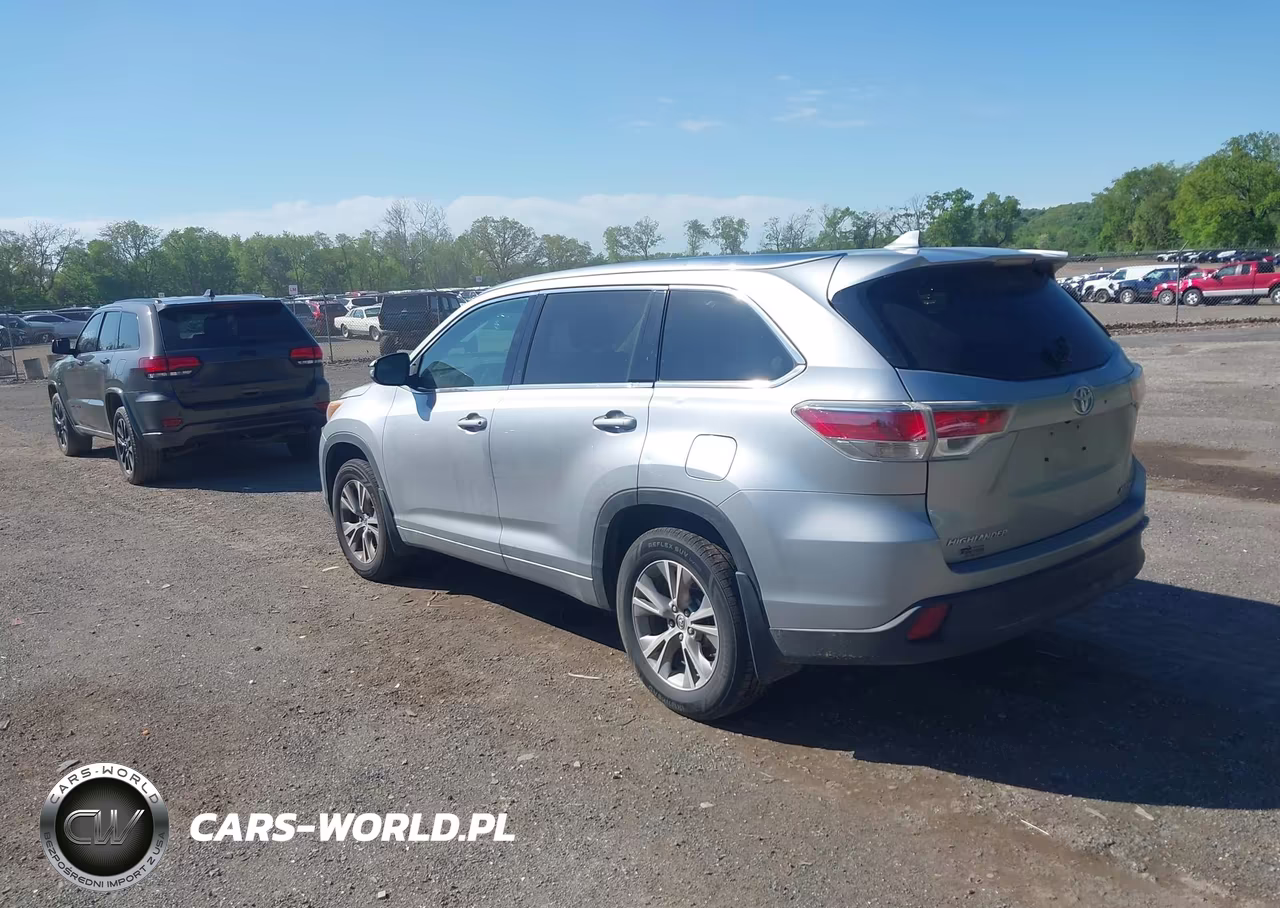 2015 Toyota Highlander Xle V6 VIN:5TDJKRFH3FS131753 - 3