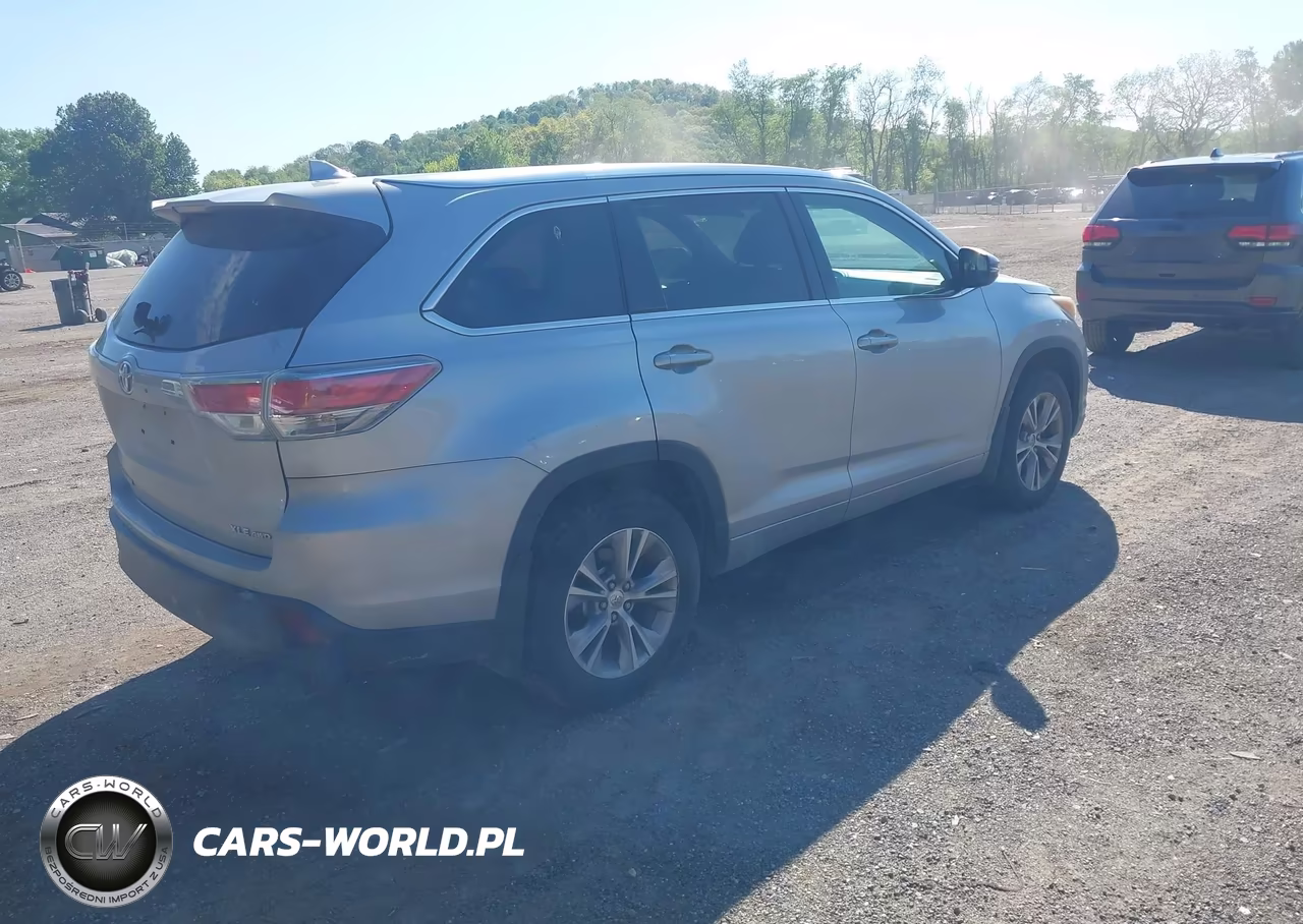 2015 Toyota Highlander Xle V6 VIN:5TDJKRFH3FS131753 - 4