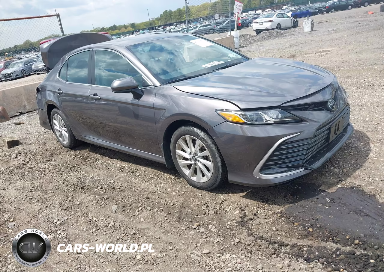 2023 Toyota Camry Le – zdjęcie 1 z 18