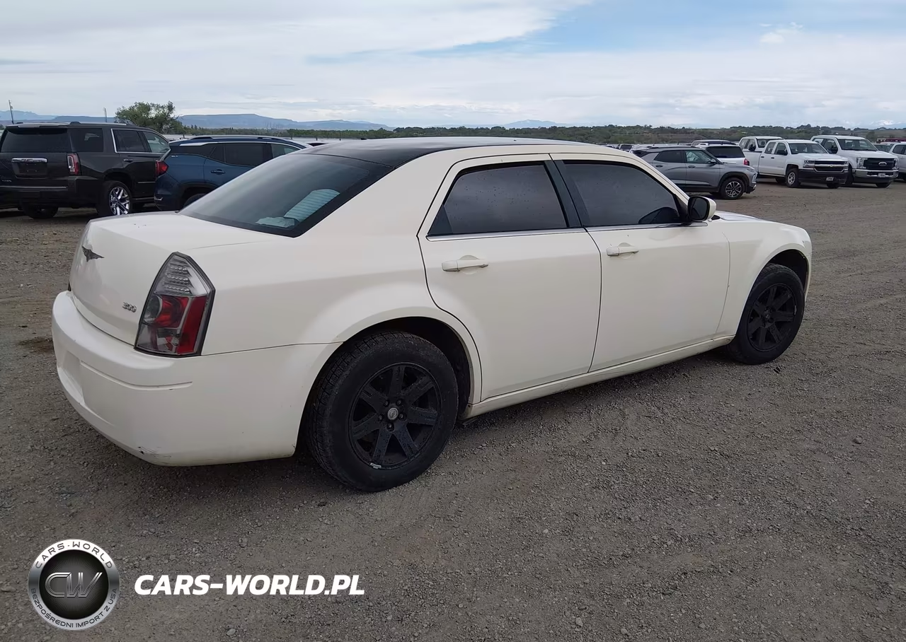 2007 Chrysler 300 VIN:2C3LA43R57H600664 - 4