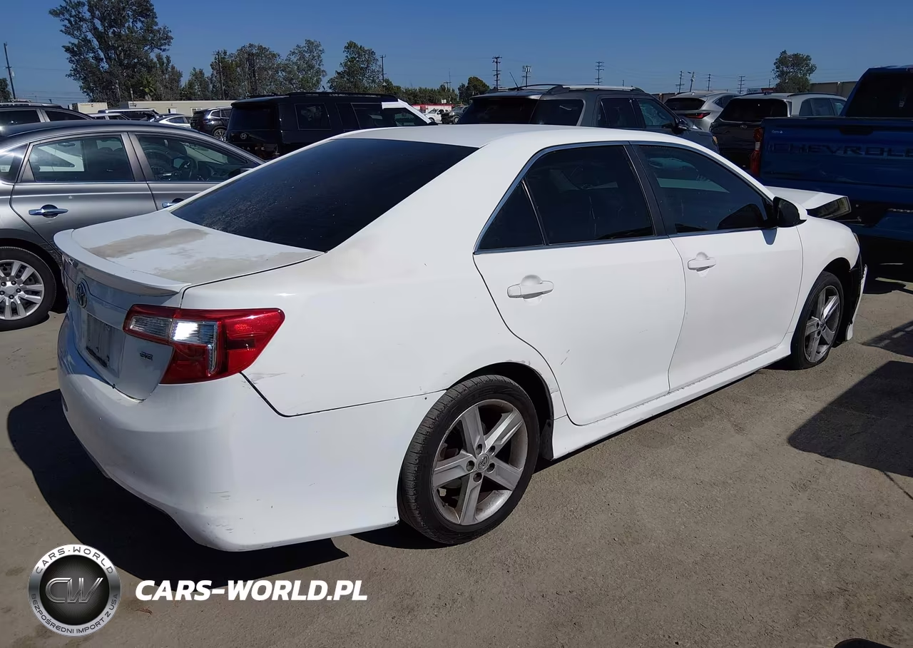 2013 Toyota Camry Se VIN:4T1BF1FKXDU665181 - 4