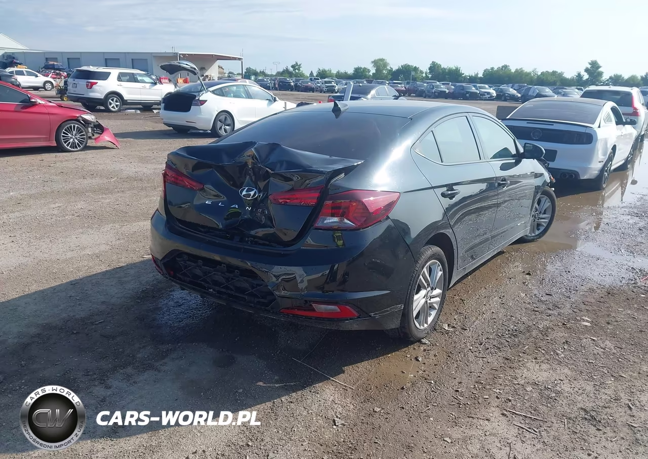 2019 Hyundai Elantra Sel VIN:5NPD84LF7KH440384 - 4