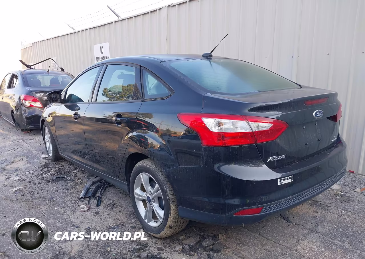 2014 Ford Focus Se VIN:1FADP3F24EL268522 - 3