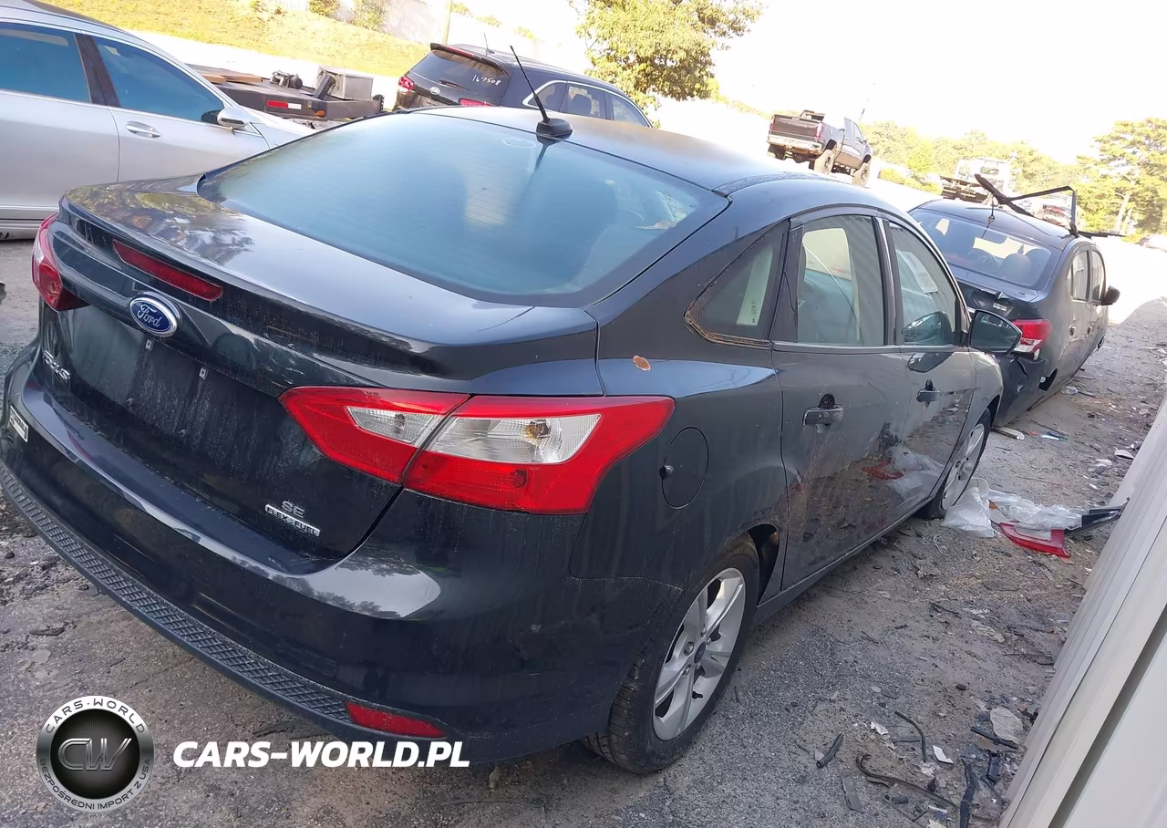 2014 Ford Focus Se VIN:1FADP3F24EL268522 - 4