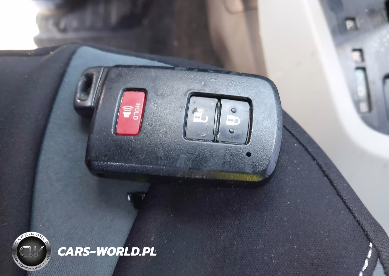 2013 Toyota Prius C Three VIN:JTDKDTB34D1534222 - 11