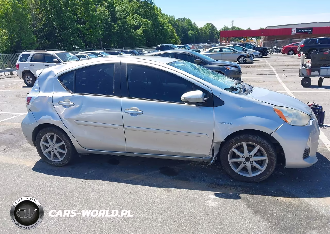 2013 Toyota Prius C Three VIN:JTDKDTB34D1534222 - 13