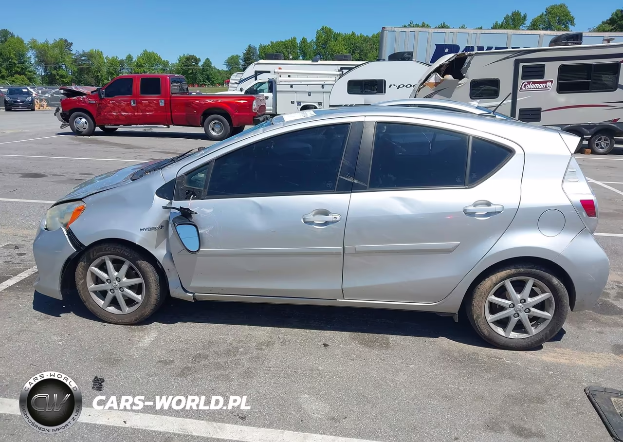 2013 Toyota Prius C Three VIN:JTDKDTB34D1534222 - 14