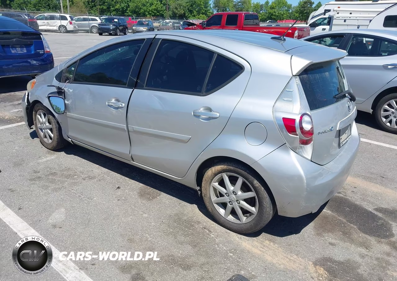 2013 Toyota Prius C Three VIN:JTDKDTB34D1534222 - 3