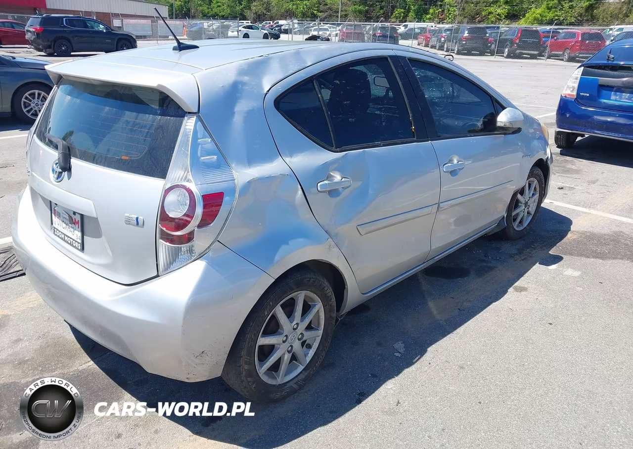 2013 Toyota Prius C Three VIN:JTDKDTB34D1534222 - 4