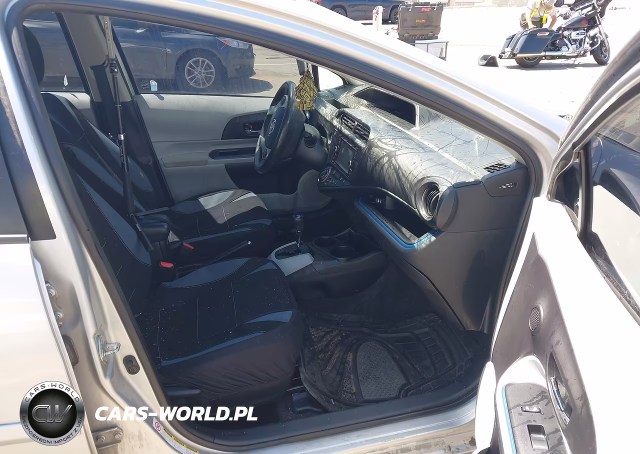 2013 Toyota Prius C Three VIN:JTDKDTB34D1534222 - 5