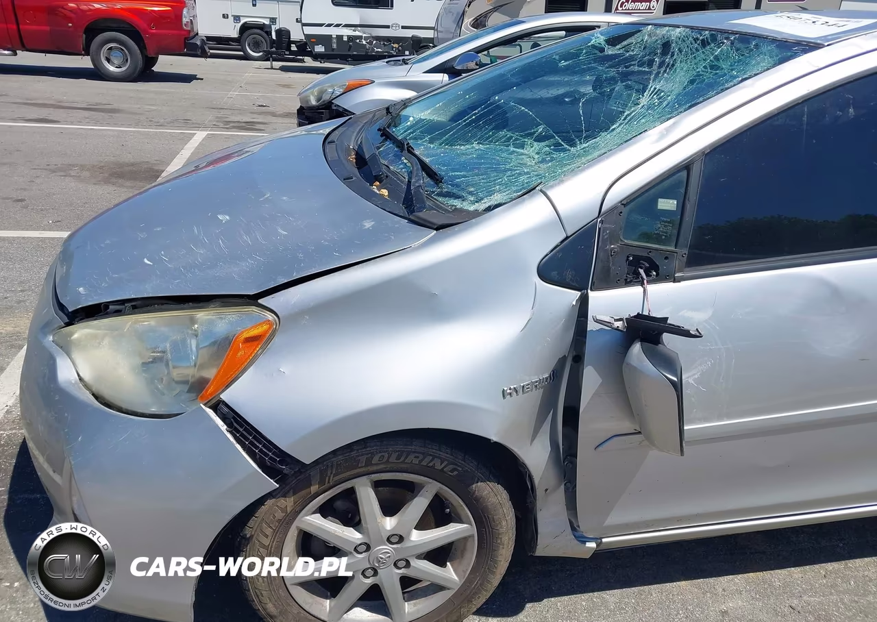 2013 Toyota Prius C Three VIN:JTDKDTB34D1534222 - 6