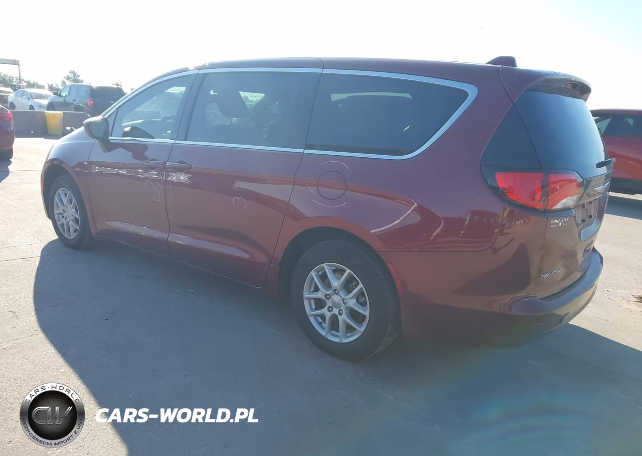 2017 Chrysler Pacifica Touring VIN:2C4RC1DG3HR609449 - 3