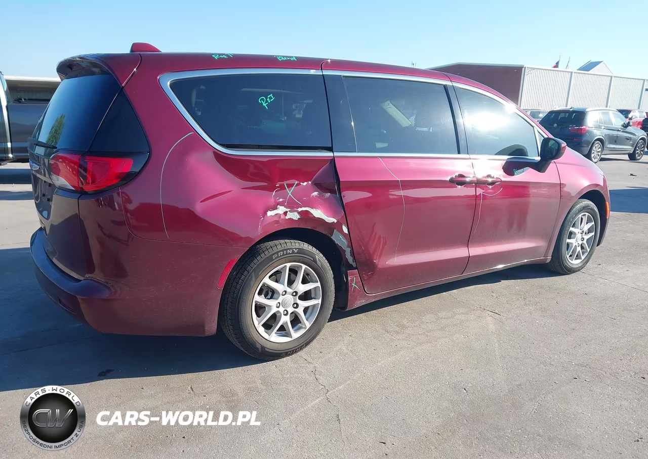 2017 Chrysler Pacifica Touring VIN:2C4RC1DG3HR609449 - 4