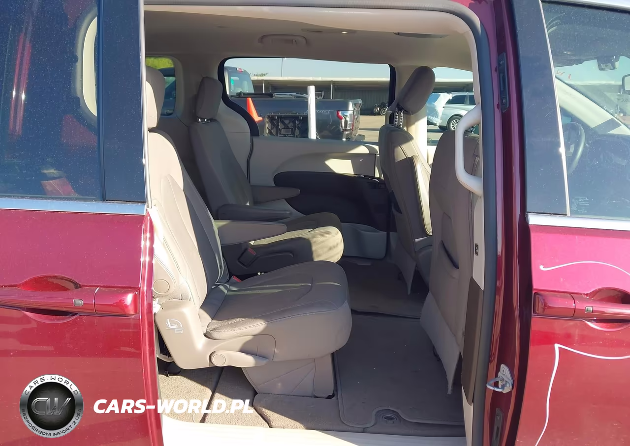 2017 Chrysler Pacifica Touring VIN:2C4RC1DG3HR609449 - 8