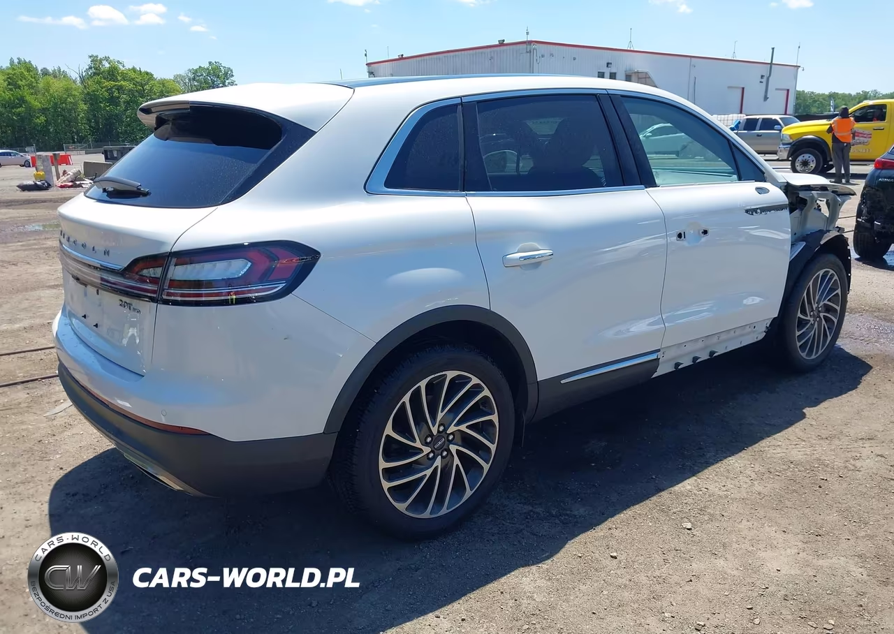 2020 Lincoln Nautilus Reserve VIN:2LMPJ8K97LBL24992 - 4
