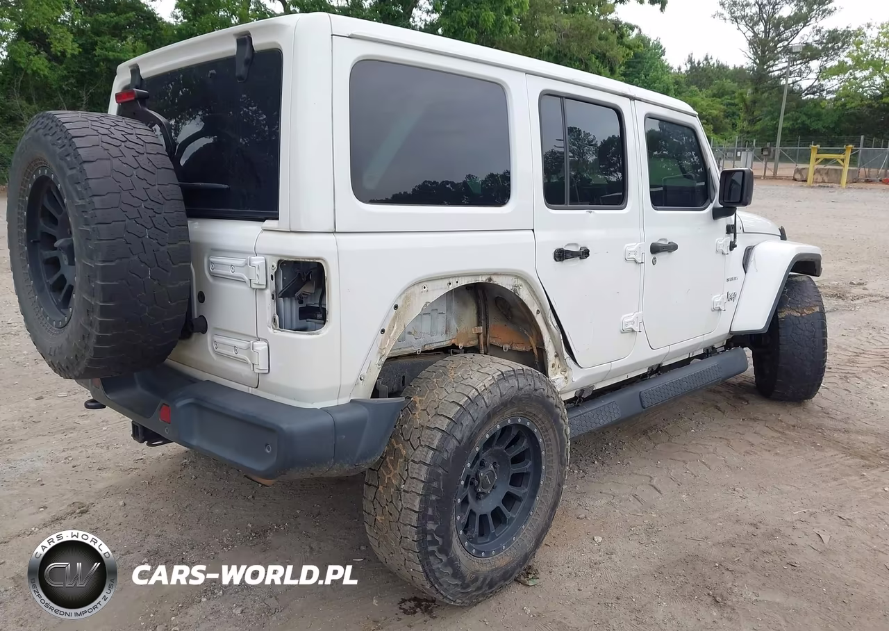 2018 Jeep Wrangler Unlimited Sahara 4X4 VIN:1C4HJXENXJW321765 - 4