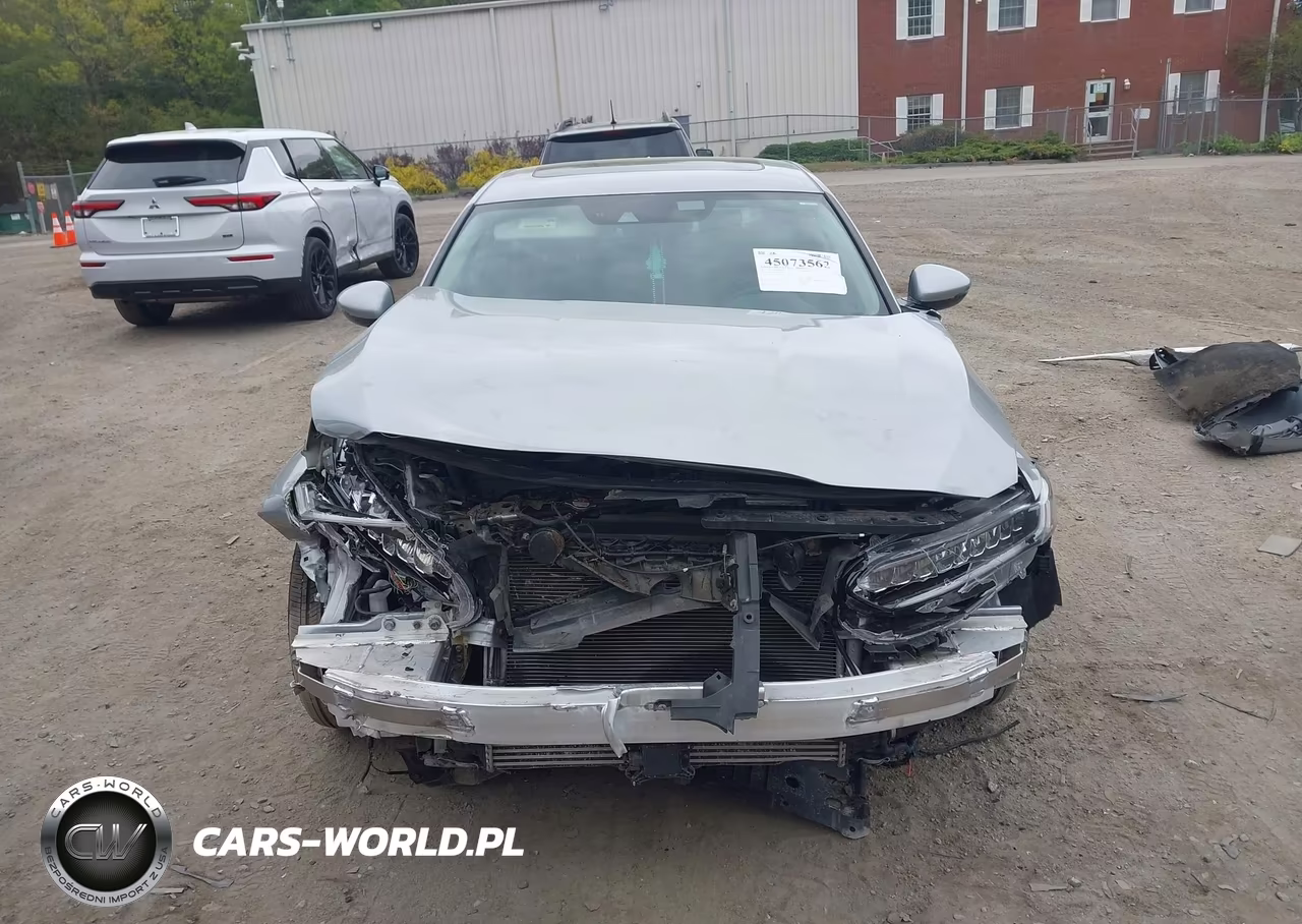 2018 Honda Accord Touring 2.0T VIN:1HGCV2F9XJA013691 - 13