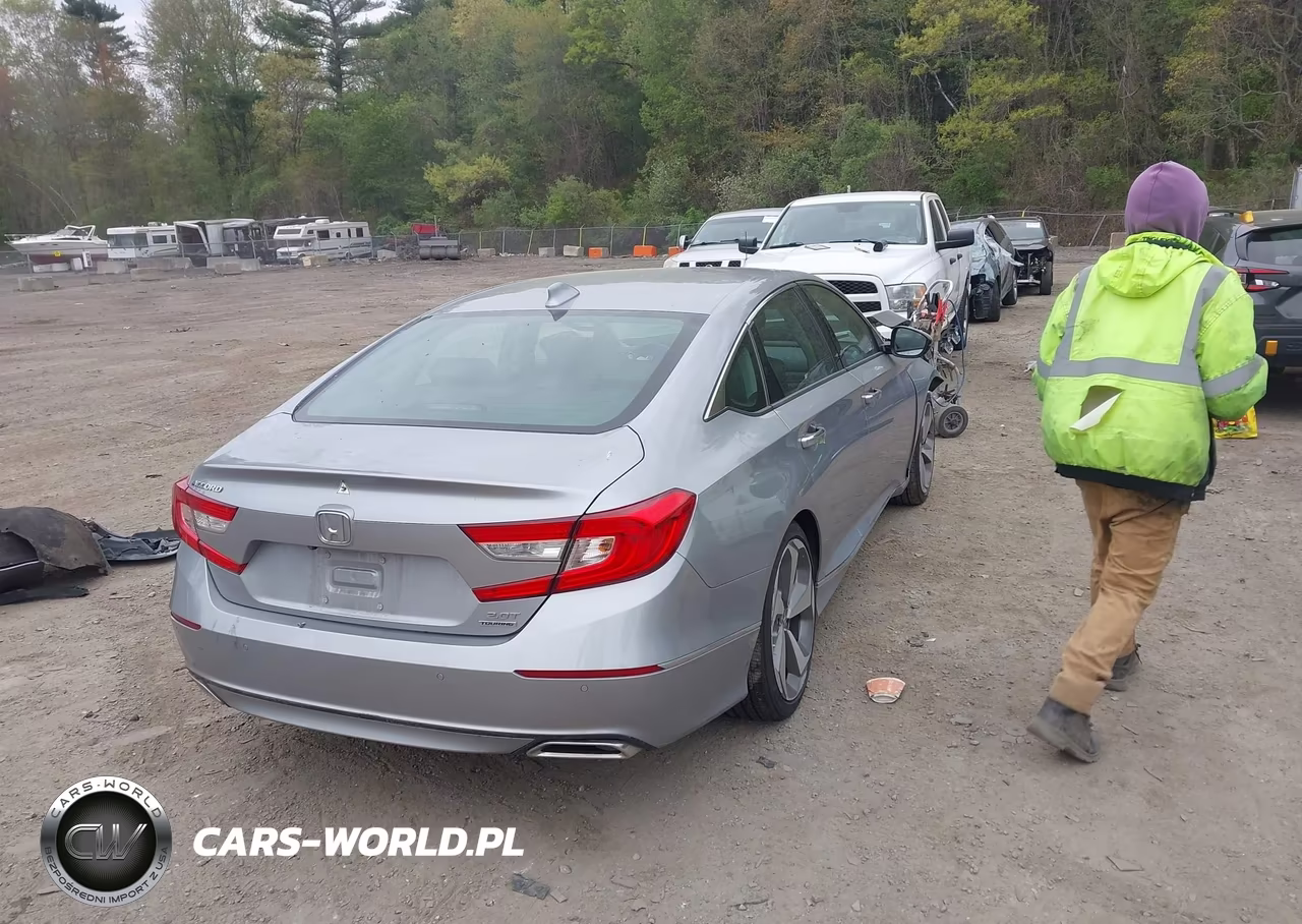 2018 Honda Accord Touring 2.0T VIN:1HGCV2F9XJA013691 - 4