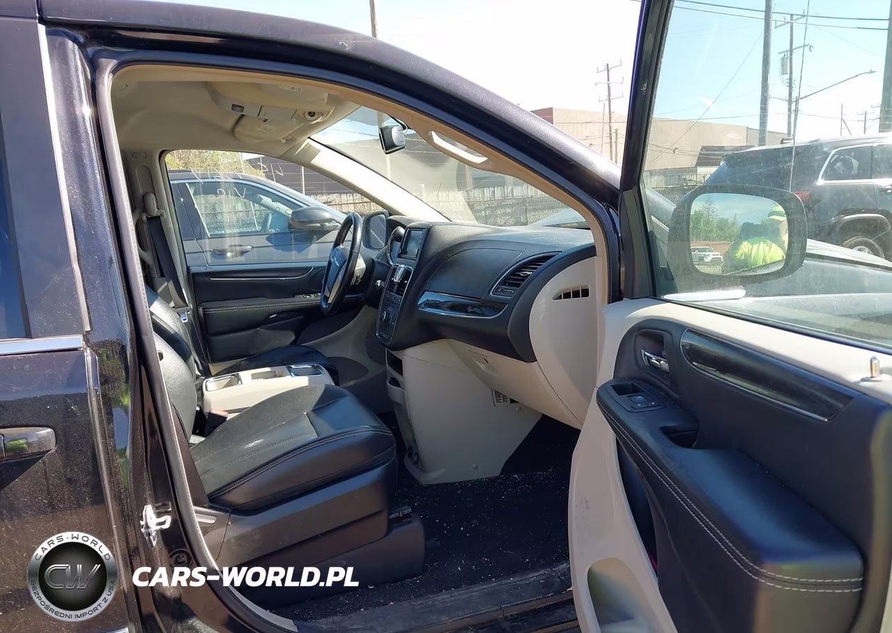 2016 Chrysler Town & Country Touring VIN:2C4RC1BG7GR294432 - 5