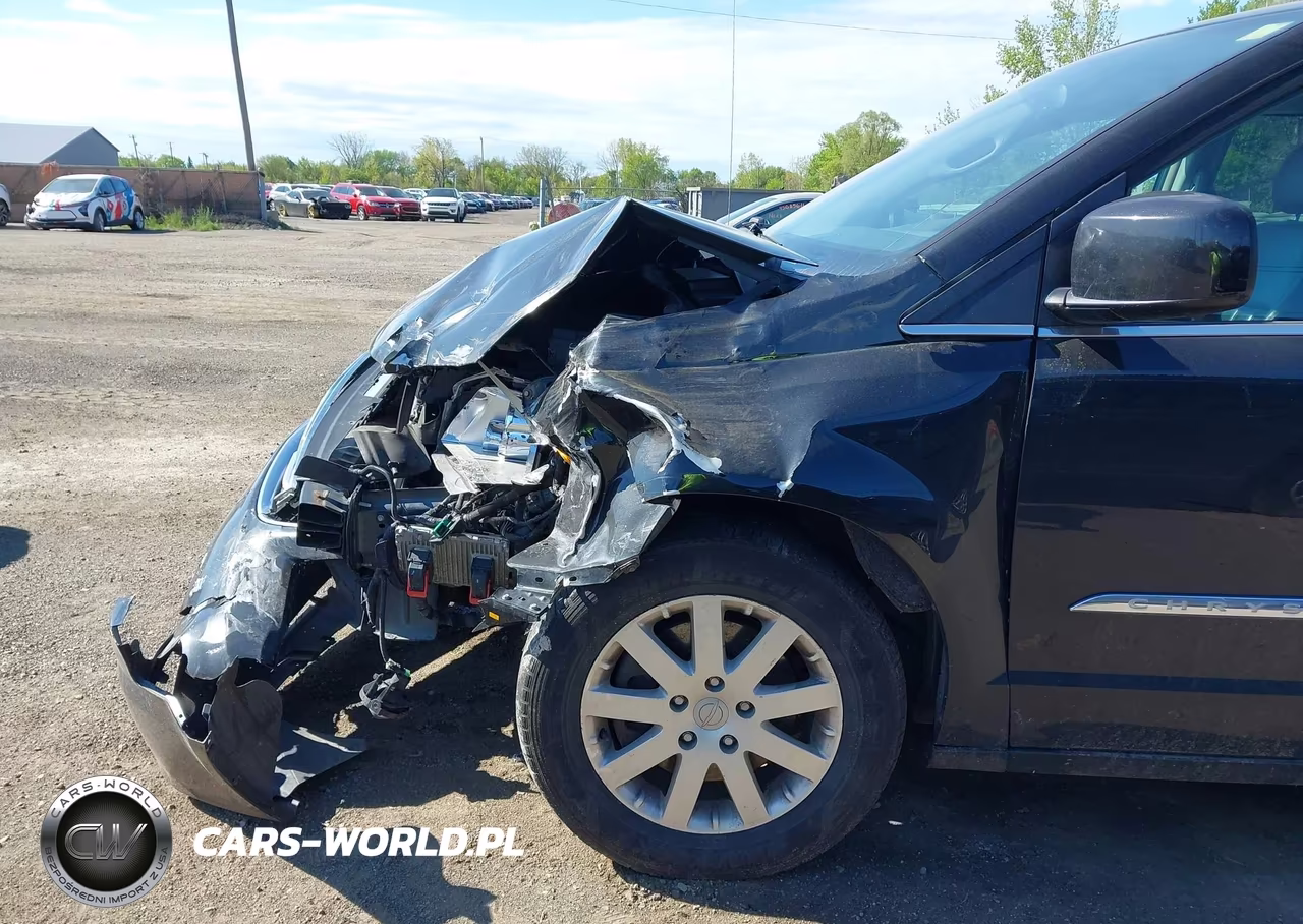 2016 Chrysler Town & Country Touring VIN:2C4RC1BG7GR294432 - 6