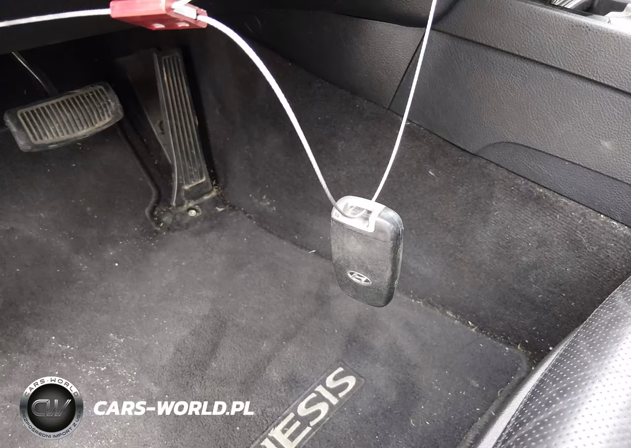 2012 Hyundai Genesis 3.8 VIN:KMHGC4DDXCU183779 - 11