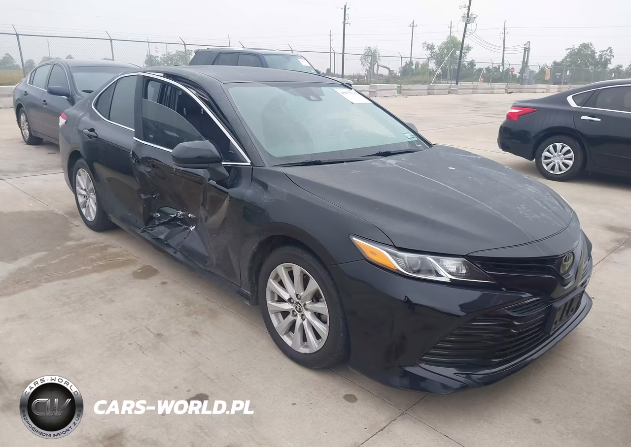 2020 Toyota Camry Le – zdjęcie 1 z 16