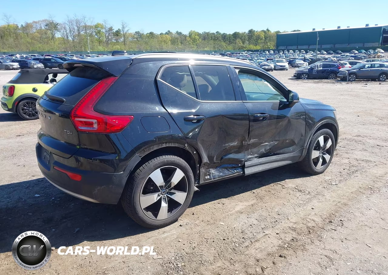 2019 Volvo Xc40 T5 Momentum-T5 R-Design VIN:YV4162XZ2K2014893 - 4