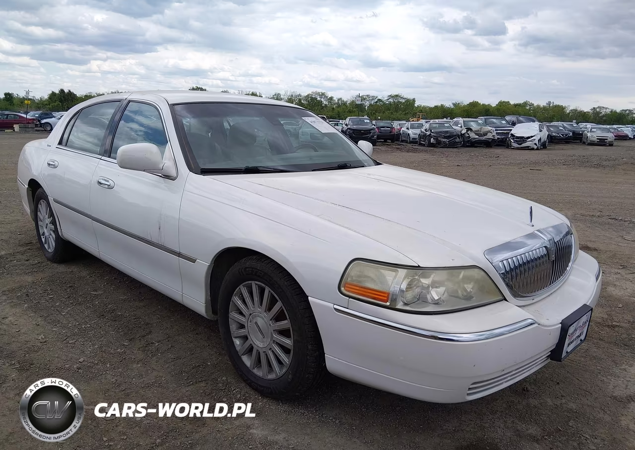 2003 Lincoln Town Car Signature