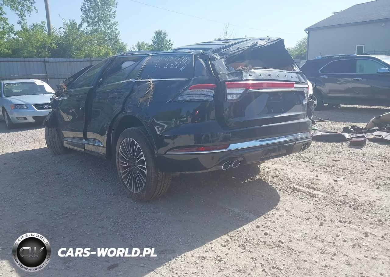 2023 Lincoln Aviator Black Label VIN:5LM5J9XC8PGL00211 - 3