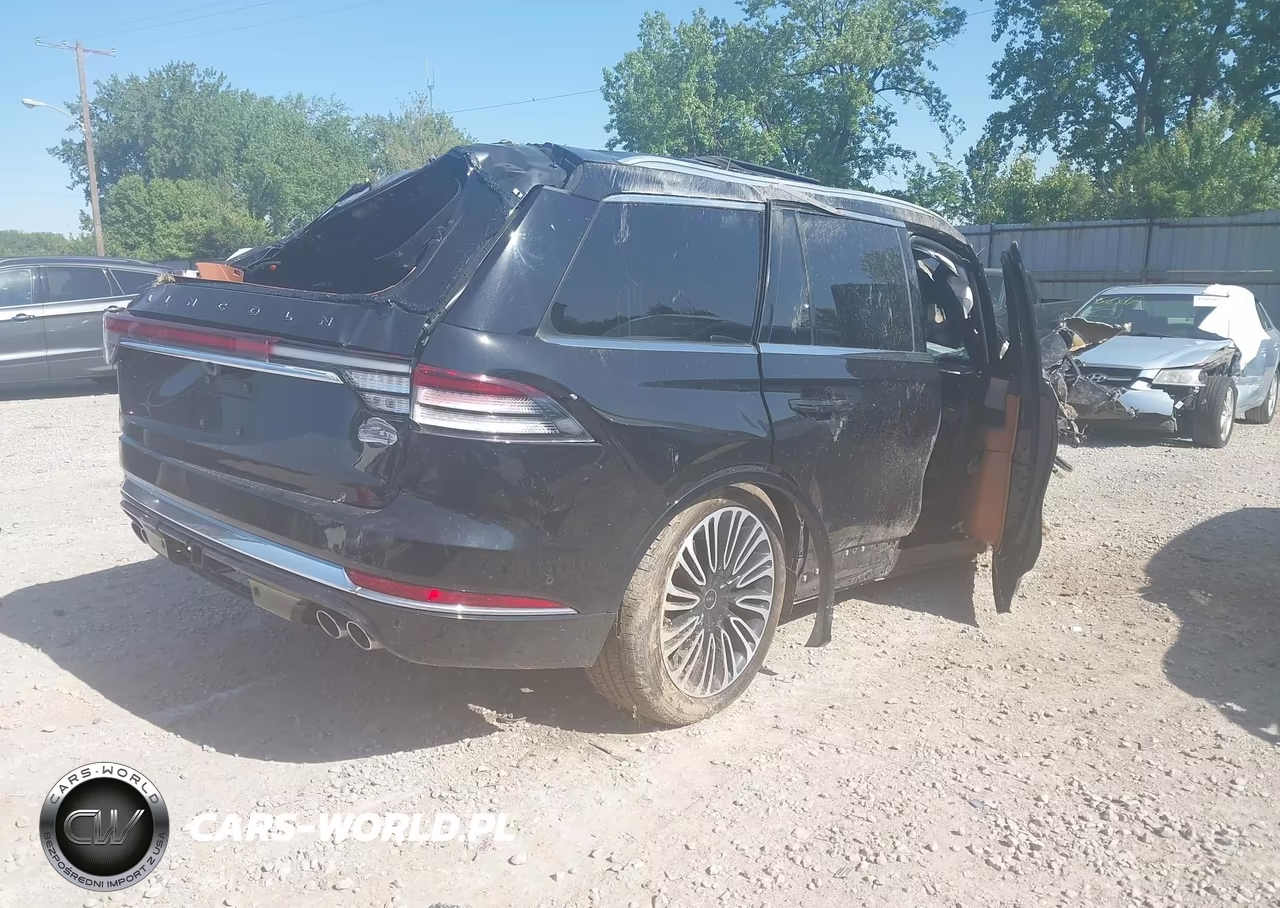 2023 Lincoln Aviator Black Label VIN:5LM5J9XC8PGL00211 - 4