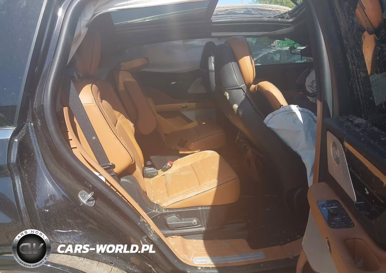 2023 Lincoln Aviator Black Label VIN:5LM5J9XC8PGL00211 - 8
