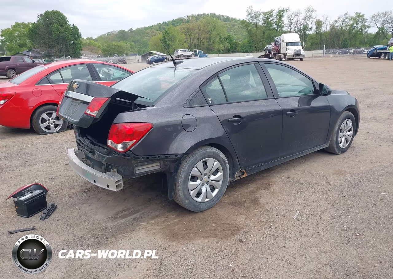 2014 Chevrolet Cruze Ls Auto VIN:1G1PA5SH5E7185195 - 4