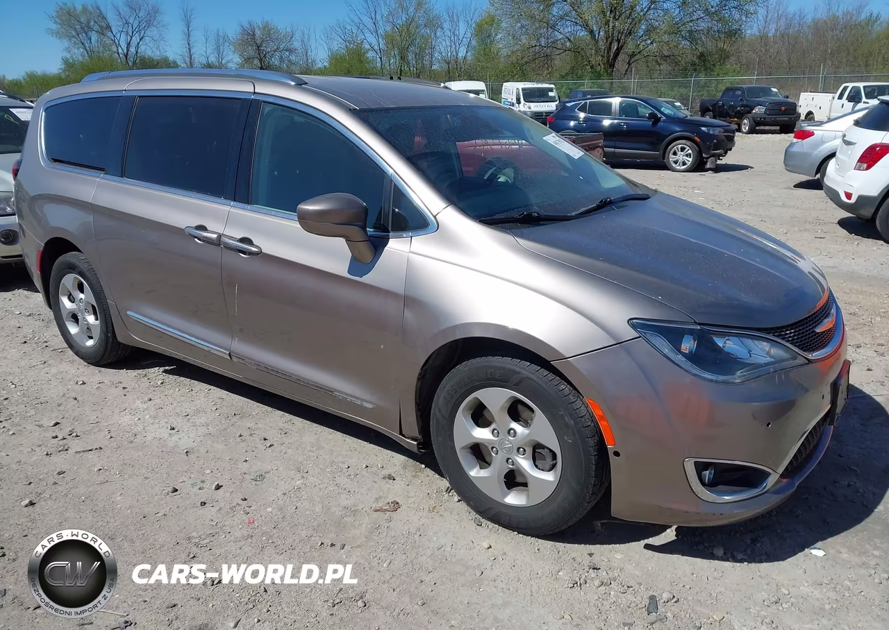 2017 Chrysler Pacifica Touring-L Plus