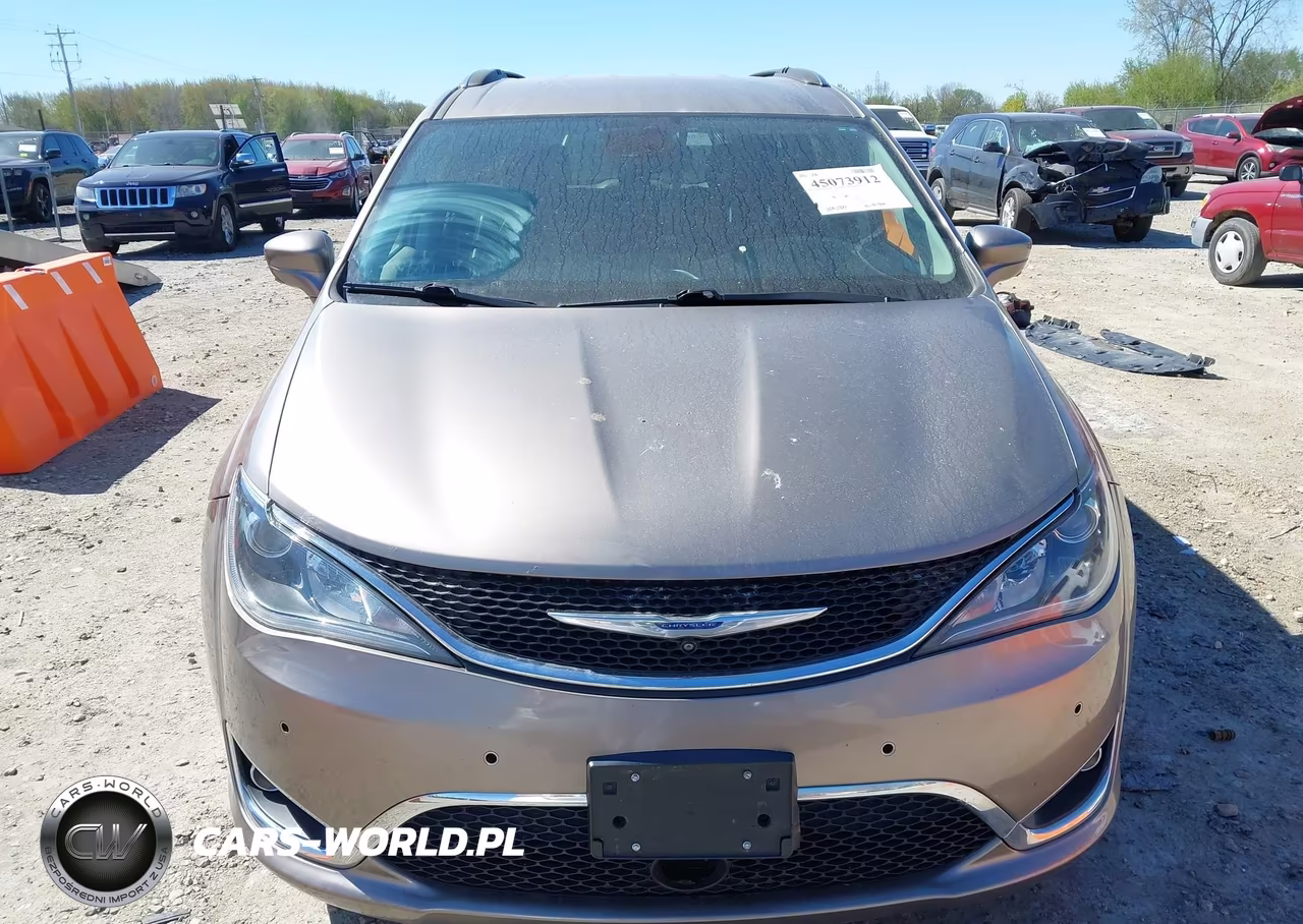 2017 Chrysler Pacifica Touring-L Plus VIN:2C4RC1EG1HR844740 - 13