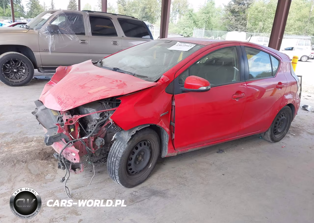 2014 Toyota Prius C Three VIN:JTDKDTB3XE1567730 - 2