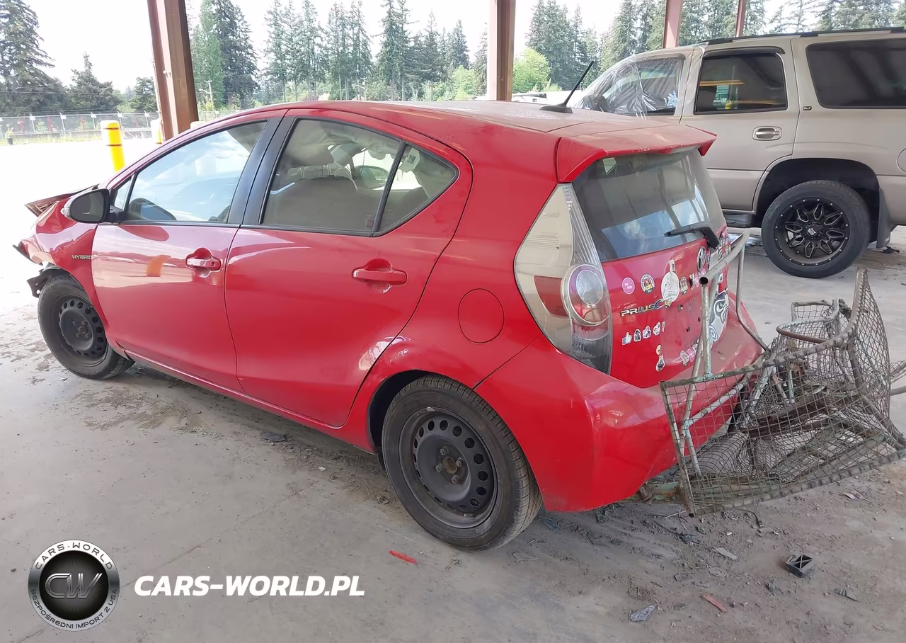 2014 Toyota Prius C Three VIN:JTDKDTB3XE1567730 - 3