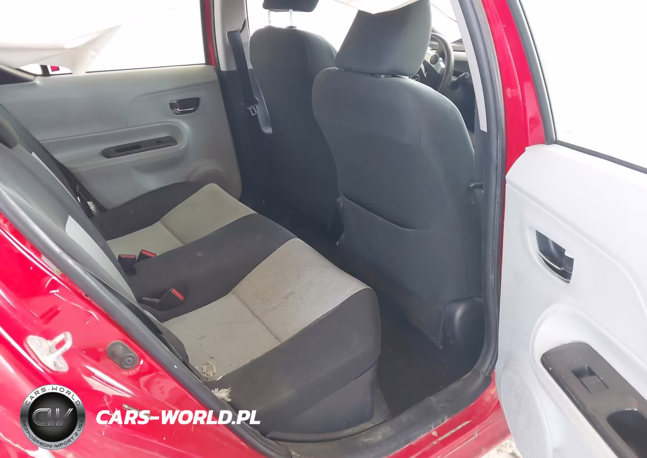 2014 Toyota Prius C Three VIN:JTDKDTB3XE1567730 - 8