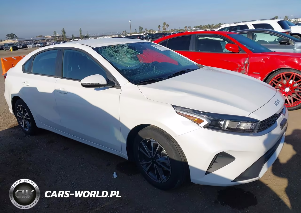 2024 Kia Forte Lxs – zdjęcie 1 z 16