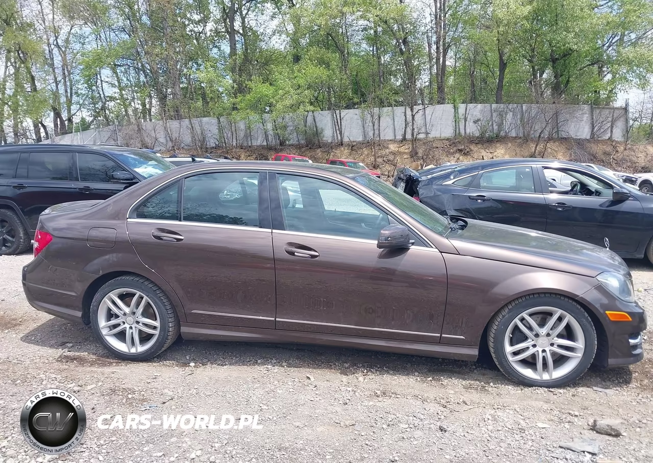 2013 Mercedes-Benz C 300 Sport 4Matic VIN:WDDGF8AB4DR288205 - 13