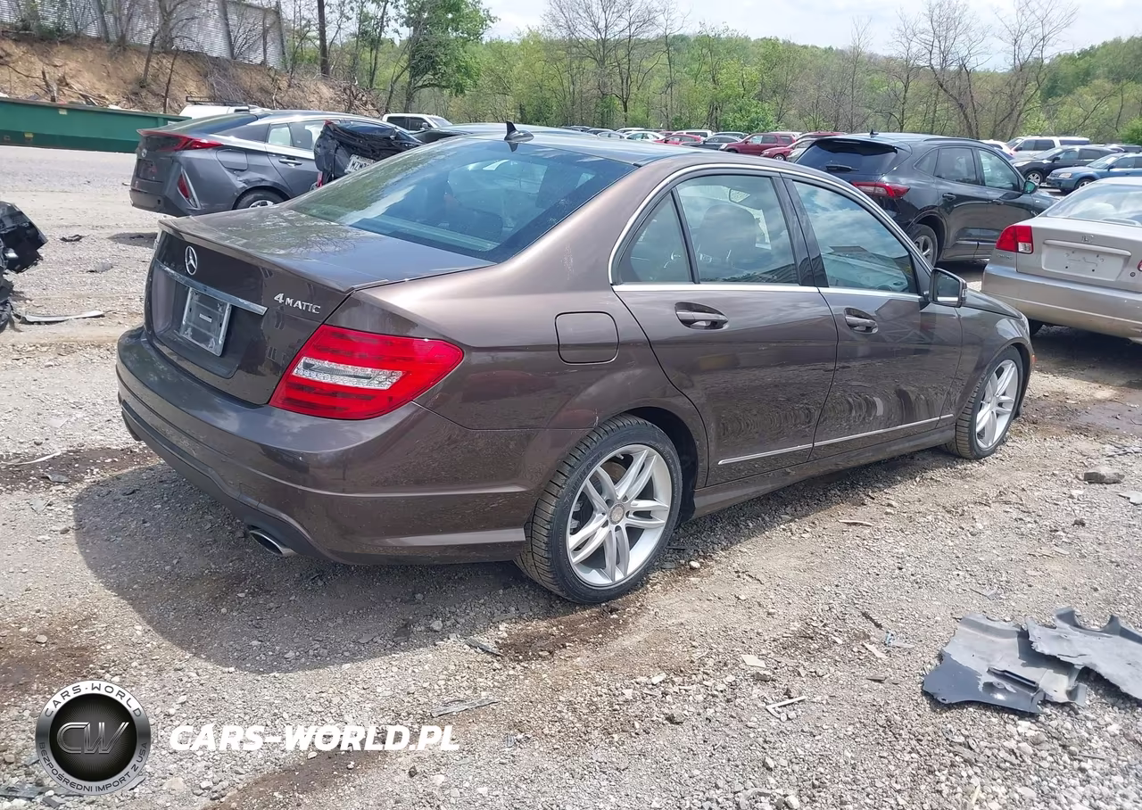 2013 Mercedes-Benz C 300 Sport 4Matic VIN:WDDGF8AB4DR288205 - 4